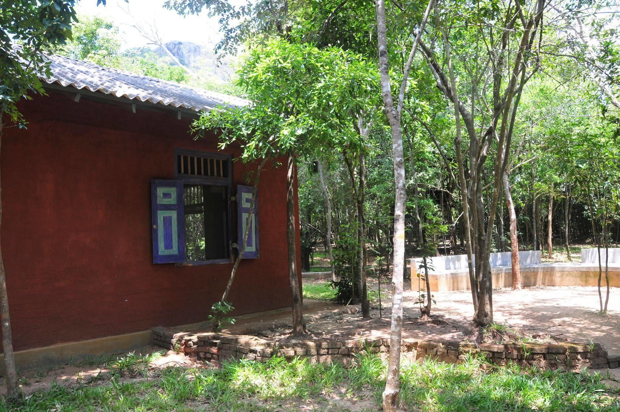 Back Of Beyond - Pidurangala Sigiriya Exterior foto